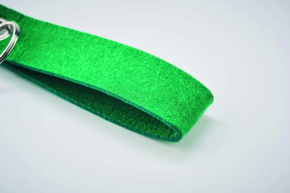 Suora · RPET vilten sleutelhanger – Groen