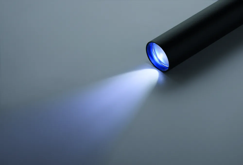 Lume · Gerecyclede aluminium zaklamp – Zwart